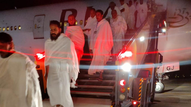 Why did the PIA Hajj flight make an emergency landing at Riyadh airport?